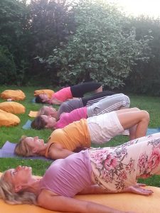Yoga im Garten